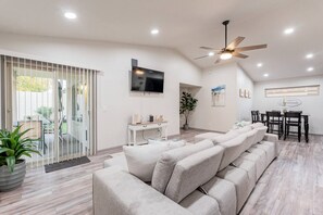 TV - Perfect Getaways Combo Unit-Pet Friendly, Fire pit (Mesa)