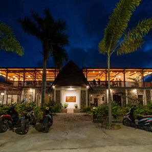 Front of property - Bruga Villas Restaurant and Spa (Selong Belanak)