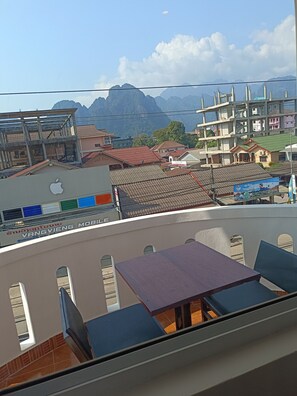 Balcony view - Vang Vieng Trendy Hotel (Vang Vieng)