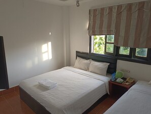 Frette Italian sheets, premium bedding, down comforters - Vang Vieng Trendy Hotel (Vang Vieng)