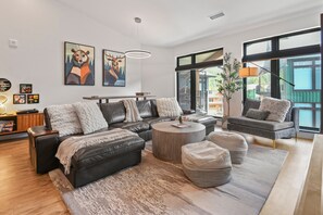 Smart-TV, Kamin, Videospiele, Netflix