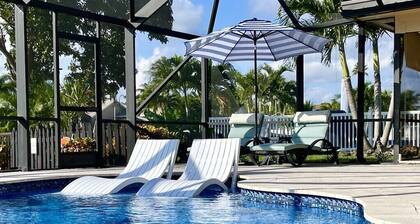 VacationSunwind:Delray Bch home! SW Pool, Fish, Dock, Water front, Close to Bch