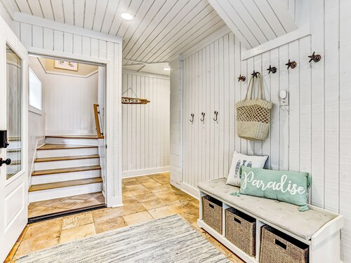 Spacious Tybee Home, Heated Pool Access