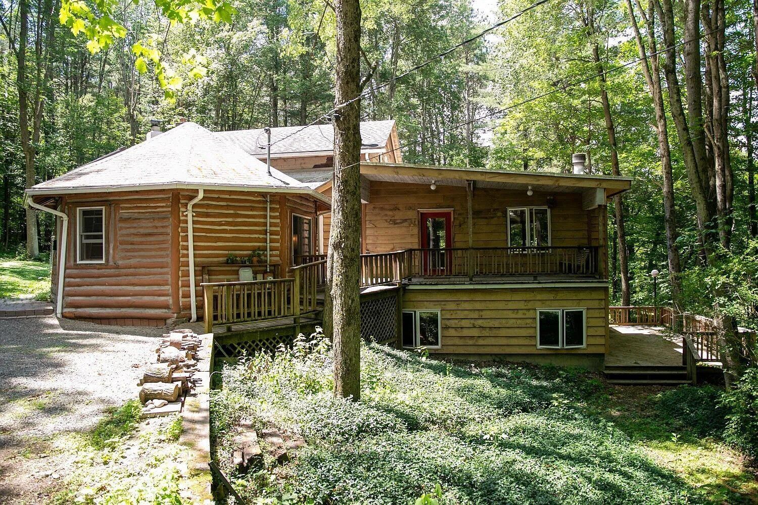 Unique forest vacation home on 70 acres of nature. A pond, creeks and more!