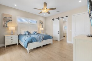 4 bedrooms, iron/ironing board, travel crib, WiFi - NEW! Heated Pool&Spa, Tiki Hut, Kayaks, - Just South of Heaven! - Villa Cielo Sur - Roelens (Cape Coral)
