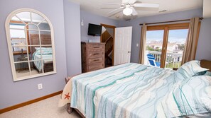 5 bedrooms, desk, iron/ironing board, free WiFi