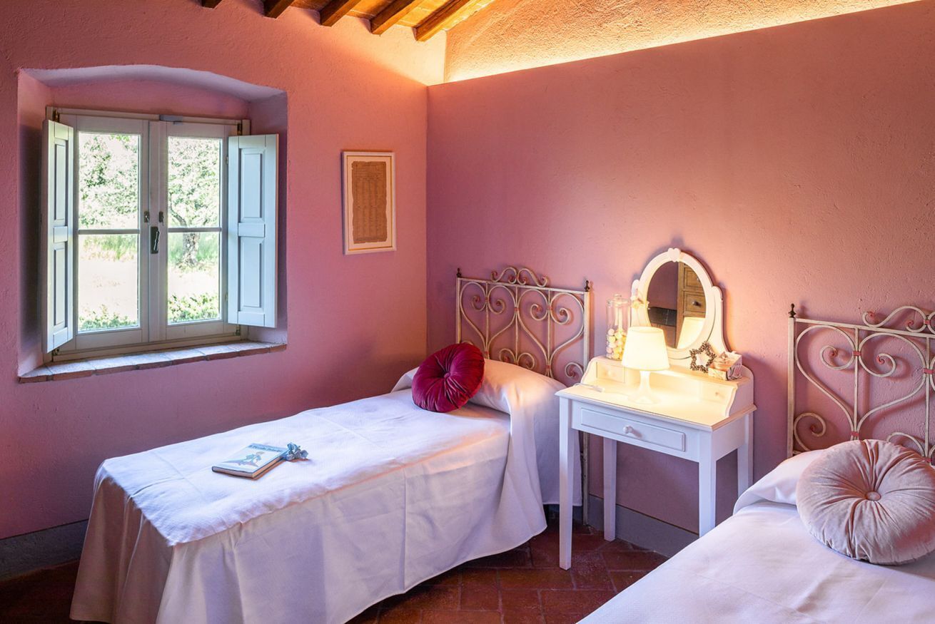 6 habitaciones, escritorio, wifi y ropa de cama 