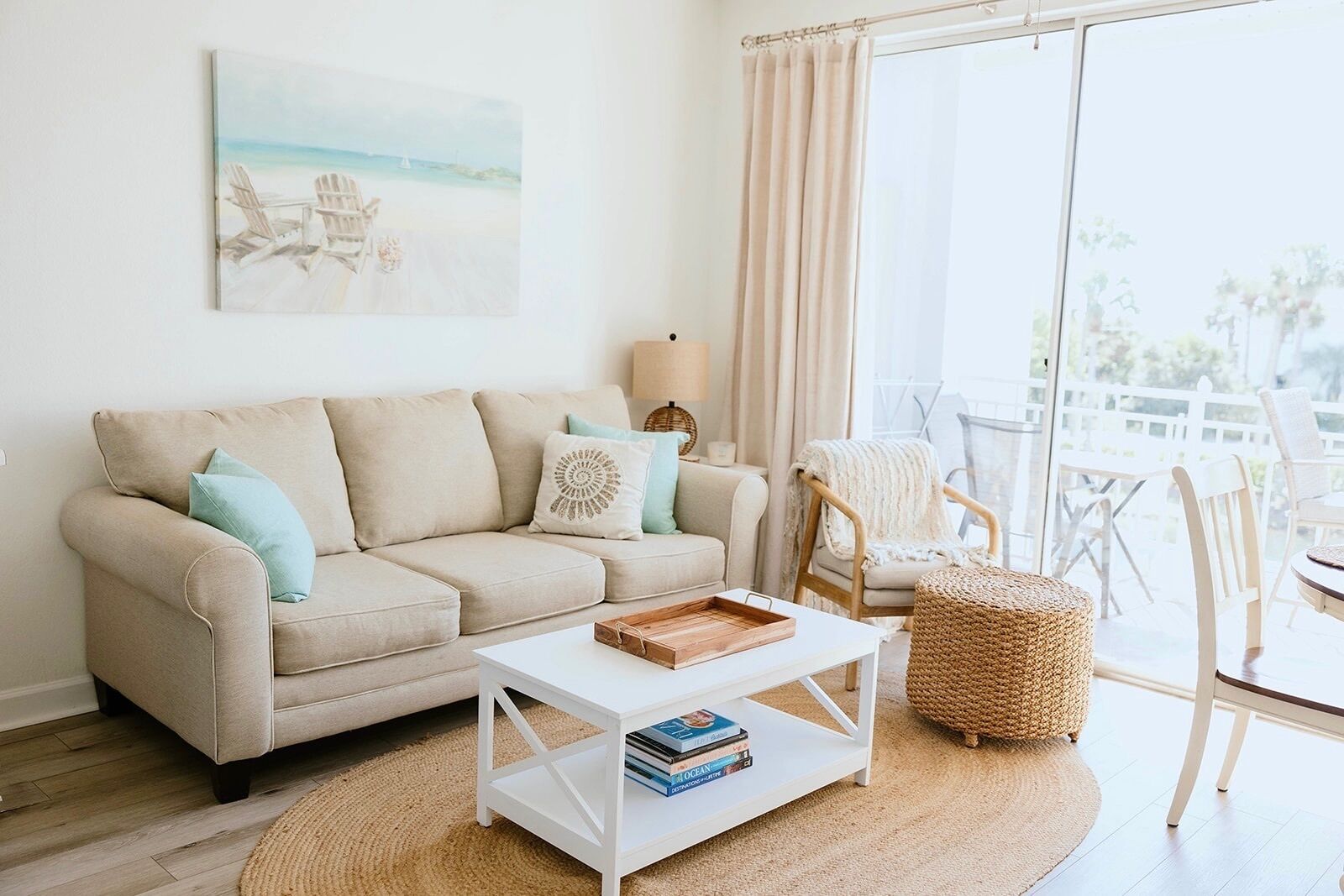 Smart TV, books, stereo