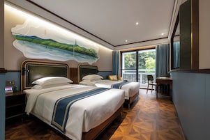 Chambre Affaires avec lits jumeaux | Lit avec matelas en mousse à mémoire, articles de minibar gratuits