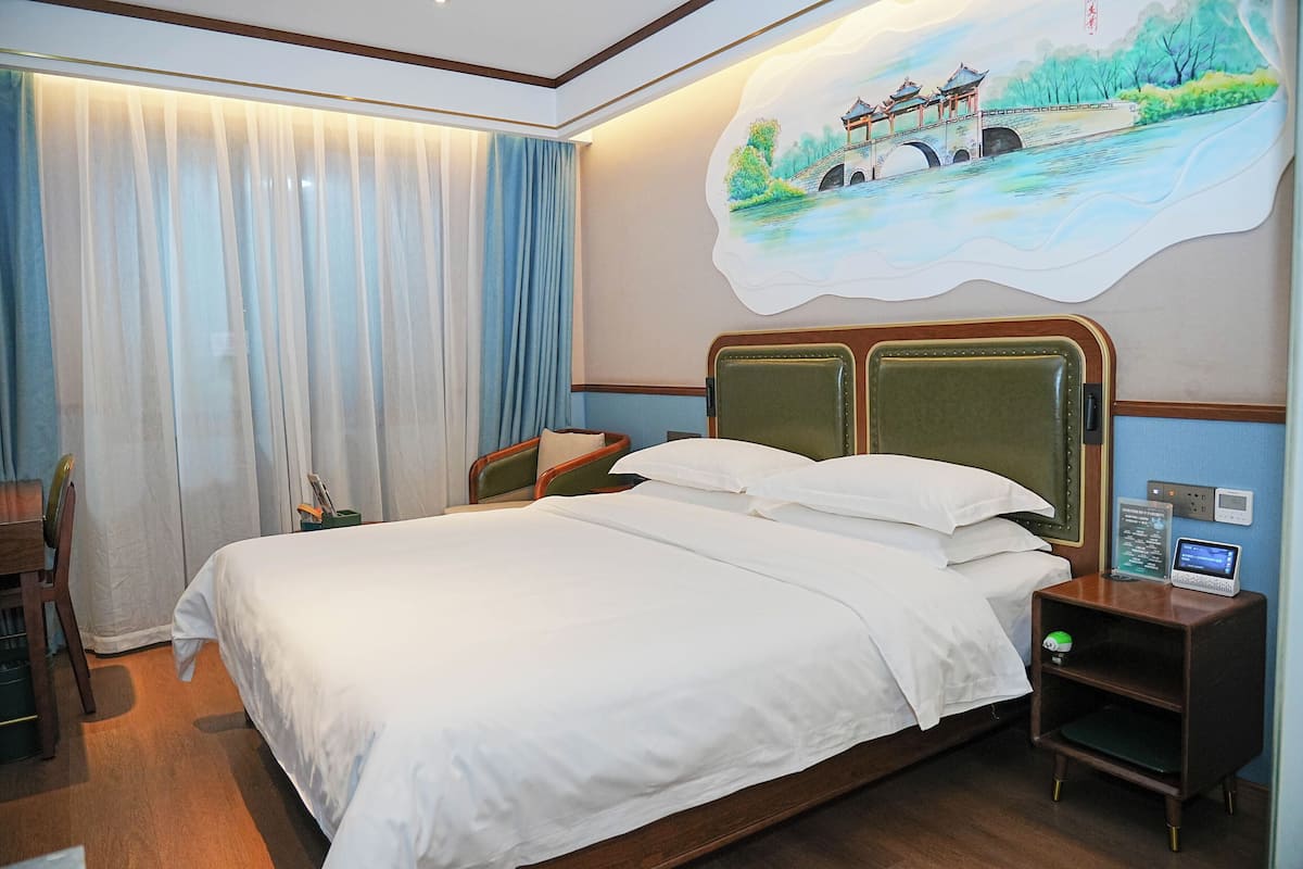 Memory-foam beds, free minibar, blackout curtains, iron/ironing board