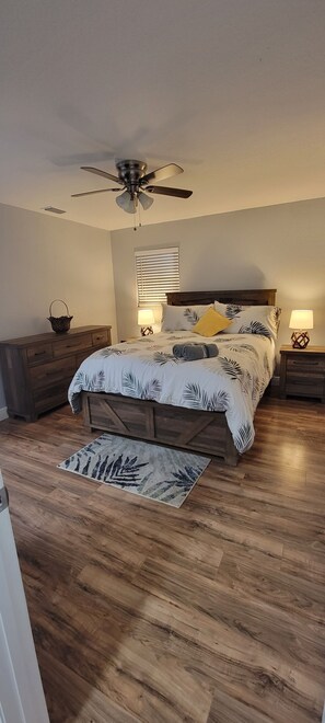 4 habitaciones, tabla de planchar con plancha, cuna de viaje y wifi 