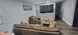 Smart TV, tenis de mesa y libros 