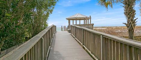 المنطقة المحيطة بالمنشأة