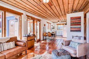 TV, fireplace, DVD player, books