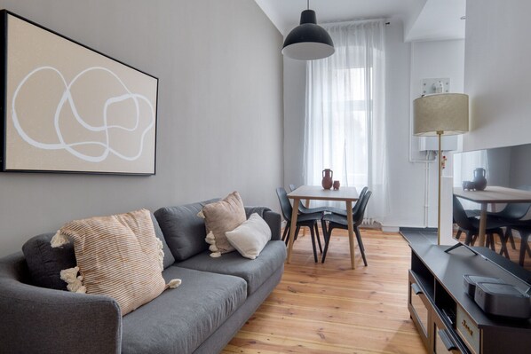 Télévision, chaîne hi-fi