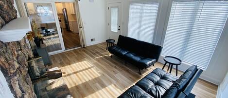 Smart TV, chimenea y impresora