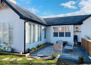 Terrace/patio - Updated Home- Only a few minutes walk to Downtown Lake Geneva!! (Lake Geneva)