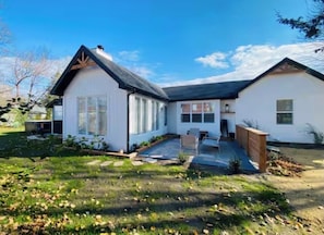 Exterior - Updated Home- Only a few minutes walk to Downtown Lake Geneva!! (Lake Geneva)