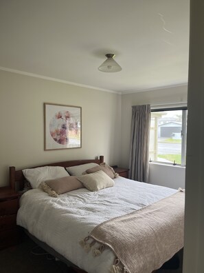 3 bedrooms, WiFi - Seaspray Gem (Mount Maunganui)