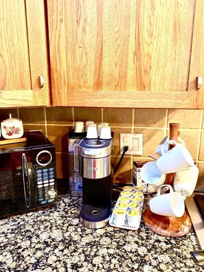 Fridge, microwave, oven, stovetop - CHEERFUL 3 BEDROOM HOME WITH HUGE BACKYARD (Denver)