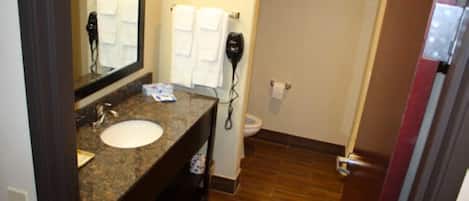 Classic Double Room | Bathroom | Bathtub, free toiletries, hair dryer, soap