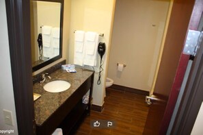 Classic Tek Büyük Yataklı Oda | Banyo | Küvet, ücretsiz banyo/kozmetik ürünleri, saç kurutma makinesi, sabun 