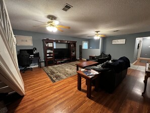 Televisio, videopelejä, Netflix, Hulu