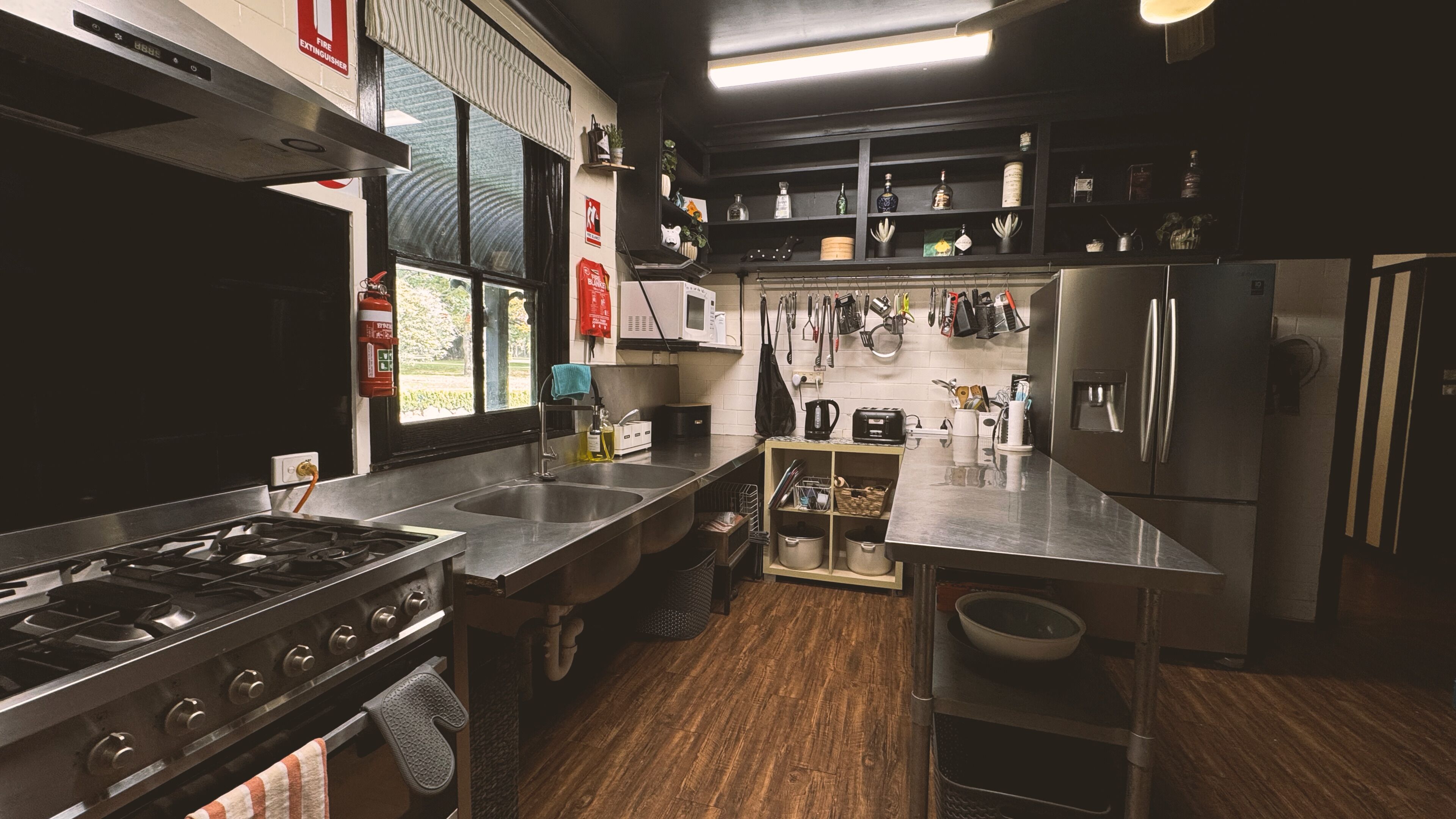 Microwave, dishwasher, coffee/tea maker, toaster