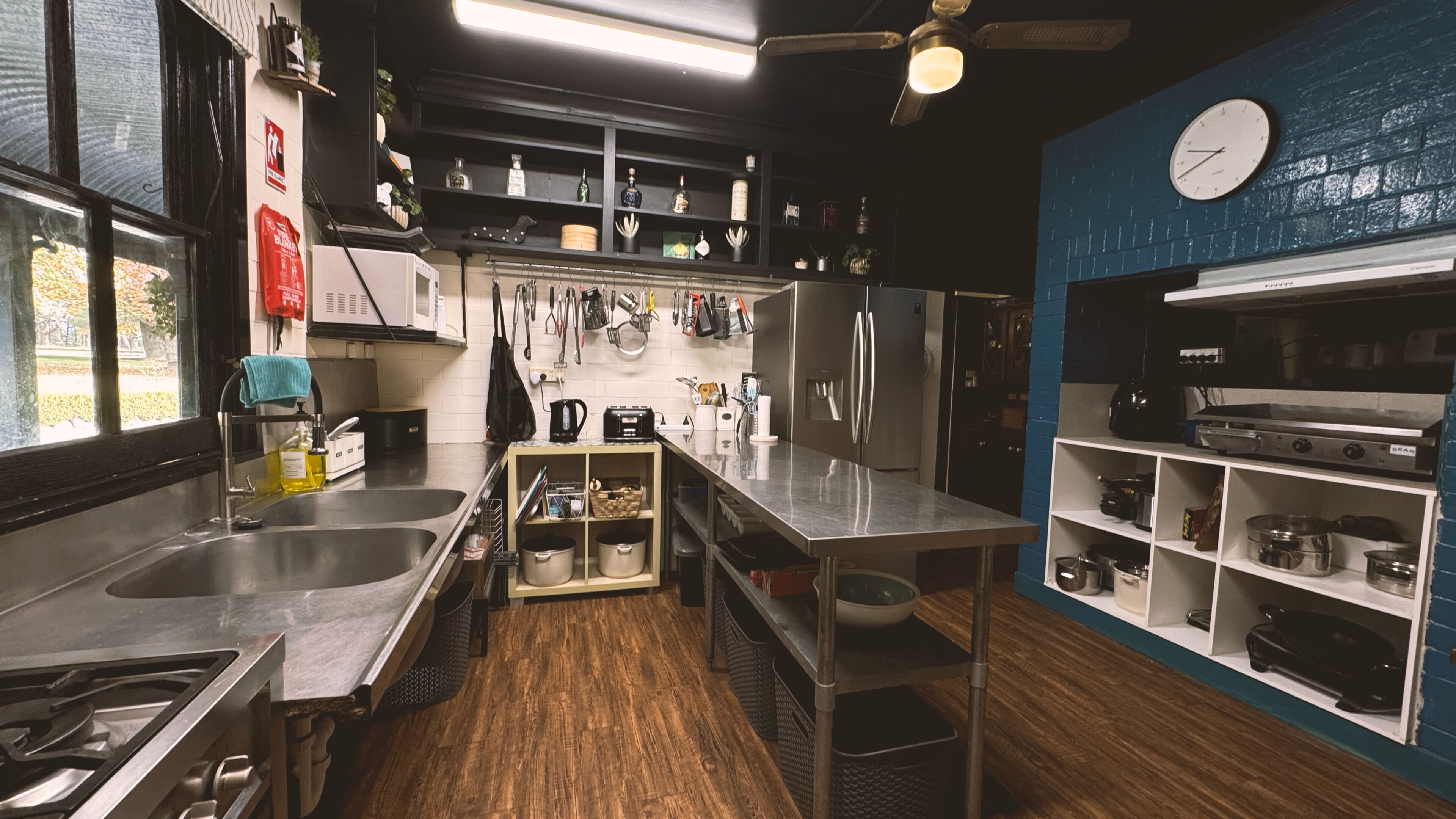 Microwave, dishwasher, coffee/tea maker, toaster