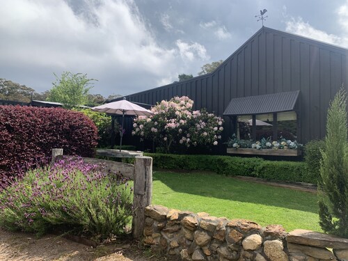 Historic homestead on 60 acres, private golf course, Sleeps 40+