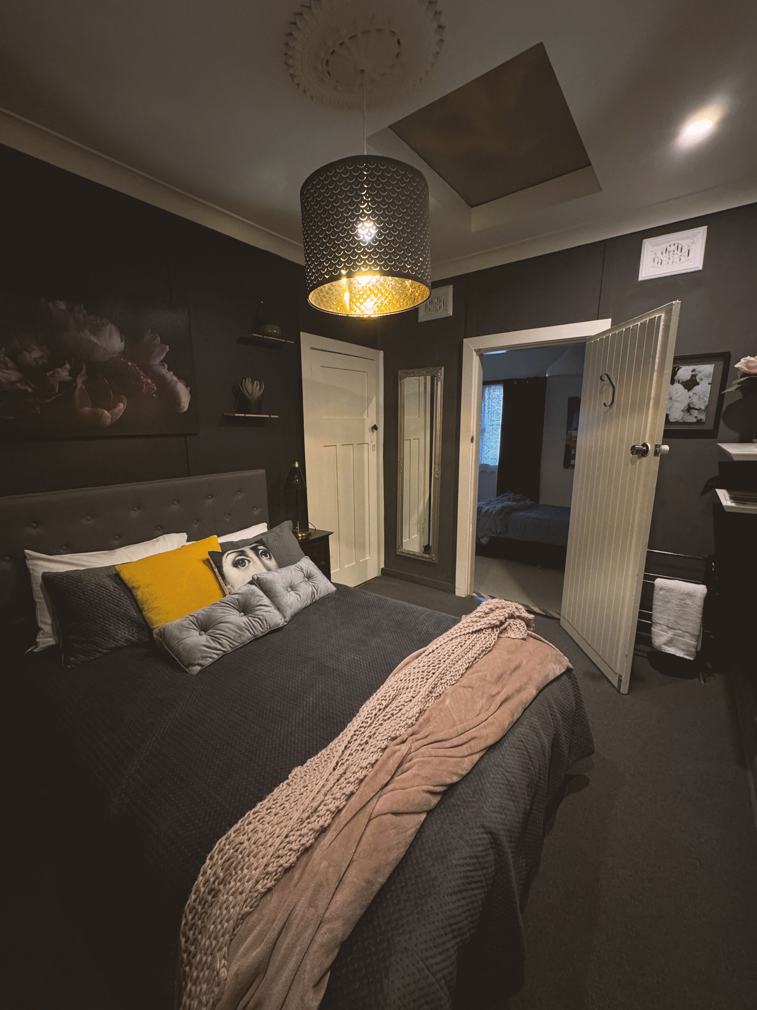 14 bedrooms, WiFi, bed sheets