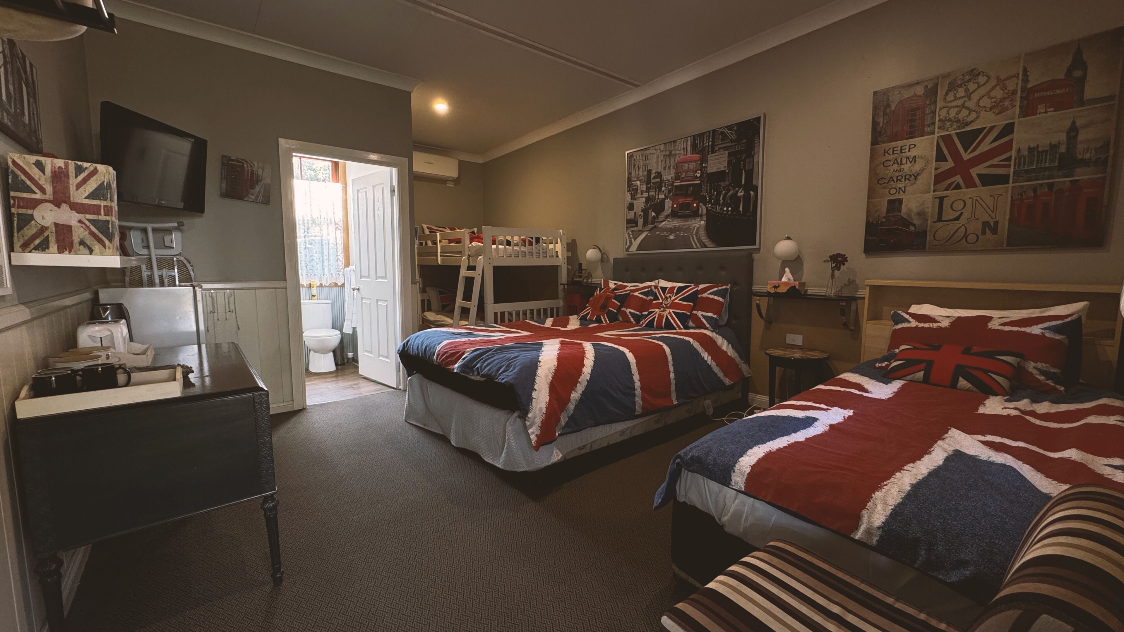 14 bedrooms, WiFi, bed sheets