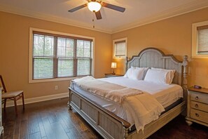 4 habitaciones, escritorio, tabla de planchar con plancha y wifi