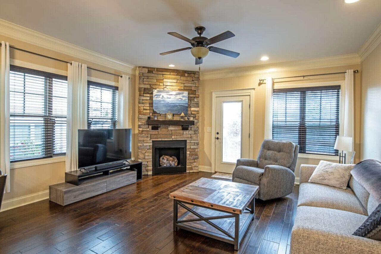 TV, fireplace, stereo