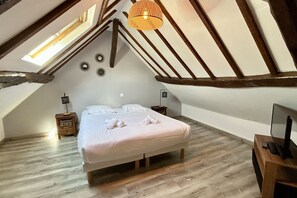 2 habitaciones, tabla de planchar con plancha, cuna de viaje y wifi 