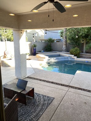 حمّام سباحة خارجي، حمّام سباحة مُدفَّأ