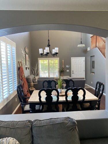 3 Bedroom 2.5 Bath With Hot Tub & Heated Pool! Outside BBQ Area with Fire Pit!