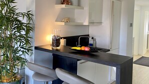 Kaffetrakter/tekoker, kjøleskap, mikrobølgeovn og ovn