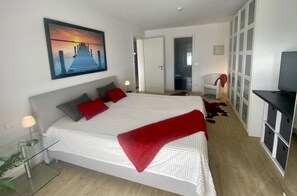 2 slaapkamers, een strijkplank/strijkijzer, wifi