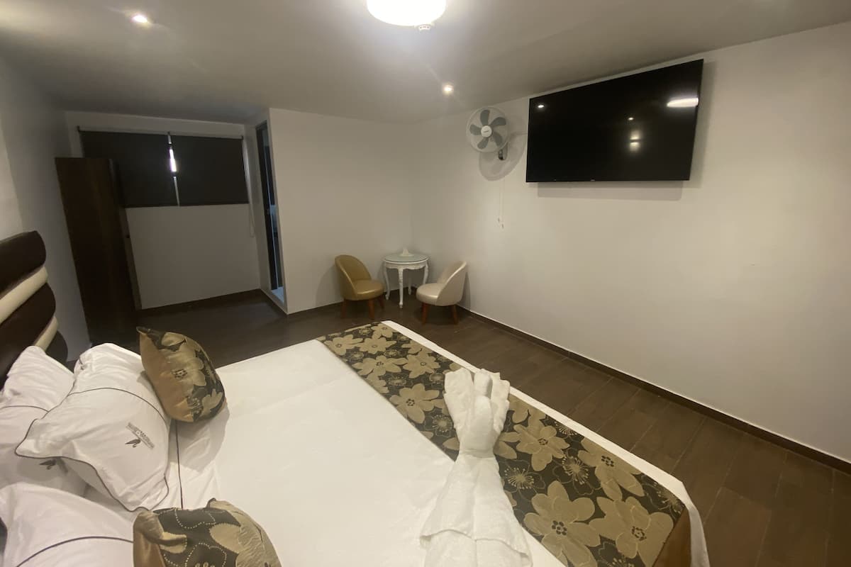 Ropa de cama de alta calidad, cubrecamas y cortinas blackout