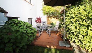 Unclassified image, 2 of 11, button