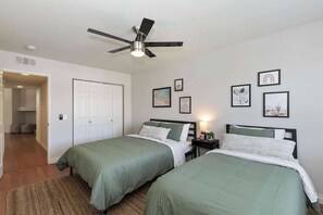 House (5 Bedrooms) | Interior