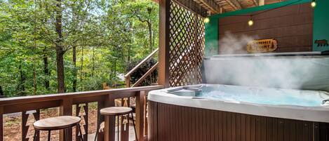 Outdoor spa tub