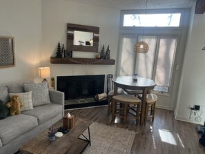 Smart-TV, peis og stereoanlegg