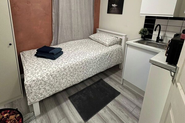 1 bedroom, iron/ironing board, WiFi, bed sheets