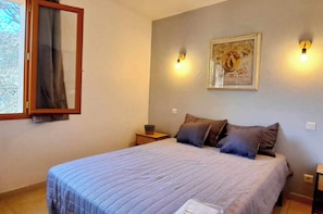 3 habitaciones, tabla de planchar con plancha y wifi 