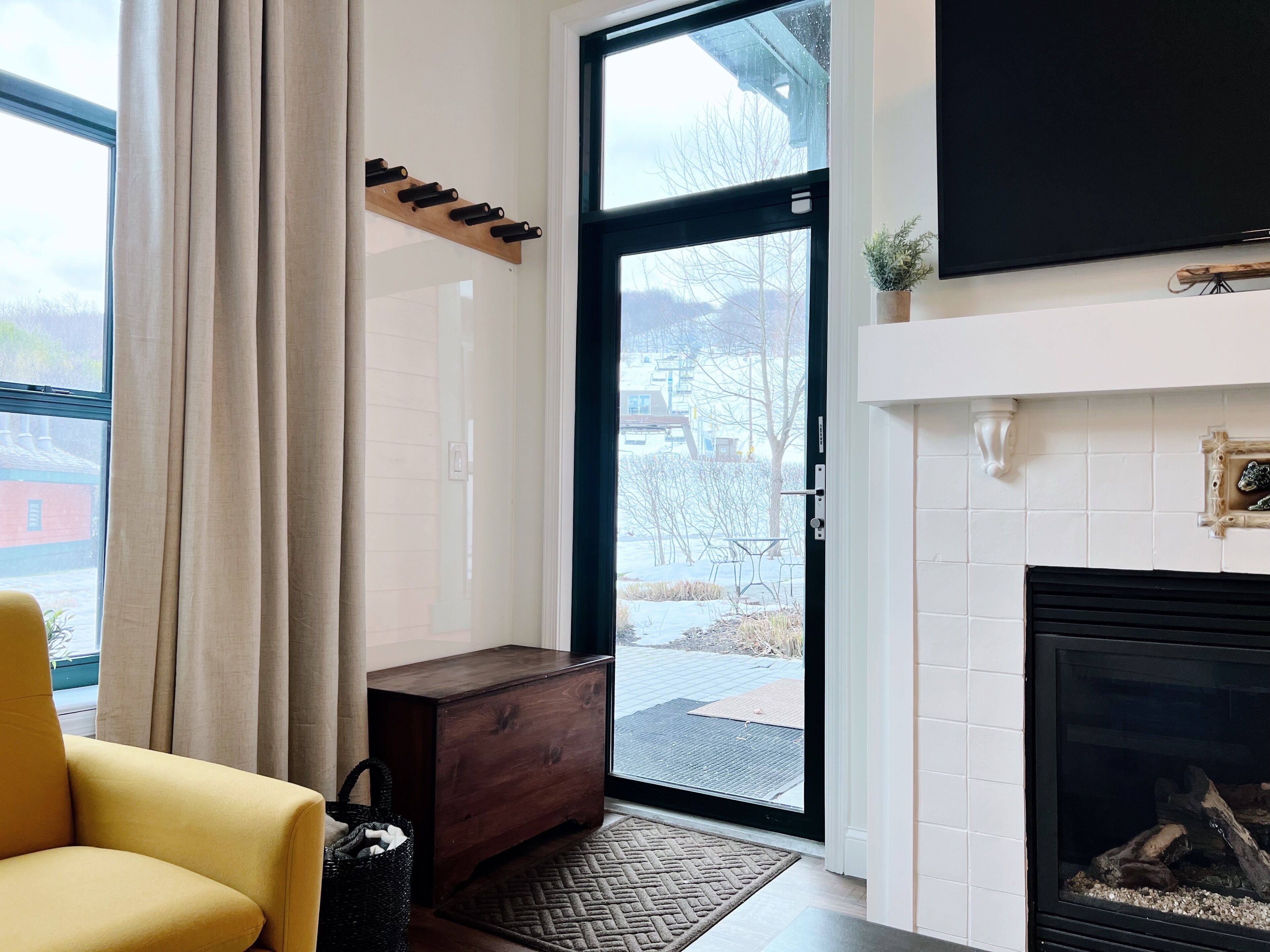 智能電視、壁爐、Netflix、書籍