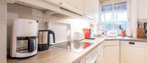 Køleskab, ovn, kogeplade, opvaskemaskine