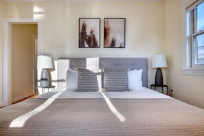 3 habitaciones, tabla de planchar con plancha, wifi y ropa de cama