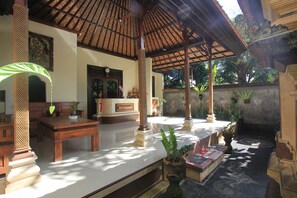 Lobby lounge - SUARA SIDHI Villa Ubud Bali (Ubud)